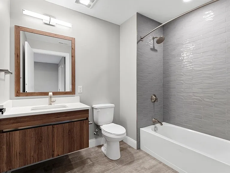90 Central St #408 — Photo 3