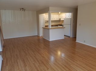 9S200 Lake Dr, Willowbrook, IL 60527