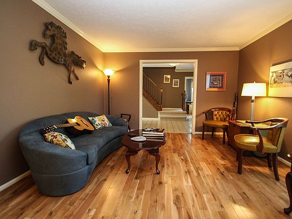 4th image of 14 Lawton Dr
