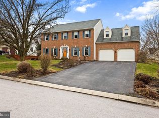 2714 Primrose Ln, York, PA 17402