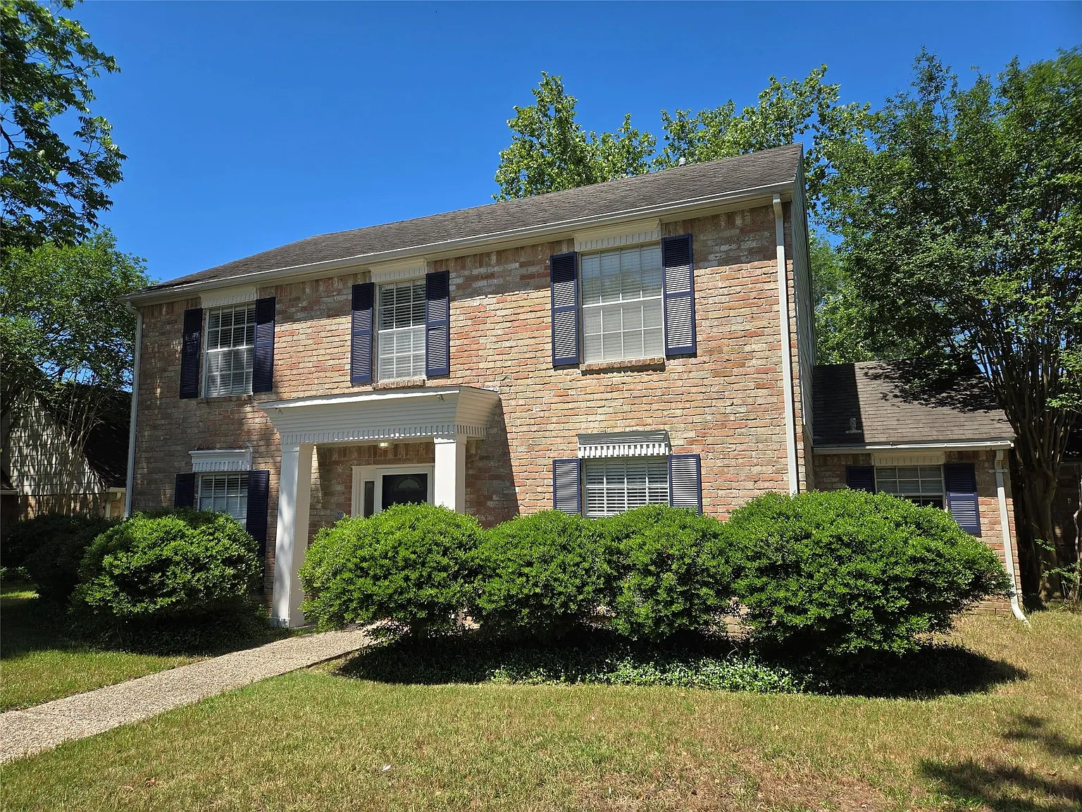 4 bed, 2.5 bath, 2252 sqft, $2,500 — Photo 2