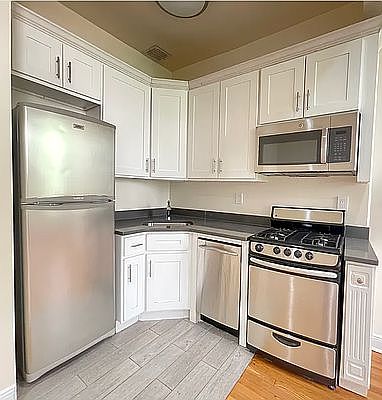 2nd image of 33 W 63rd St APT 3