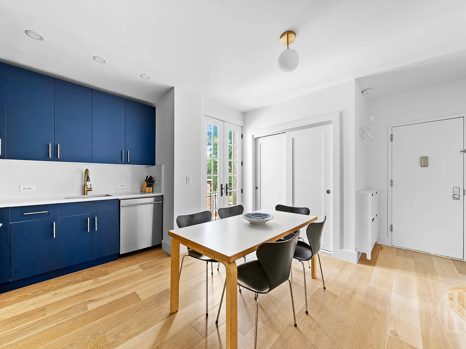 16 Monroe Place — Photo 4