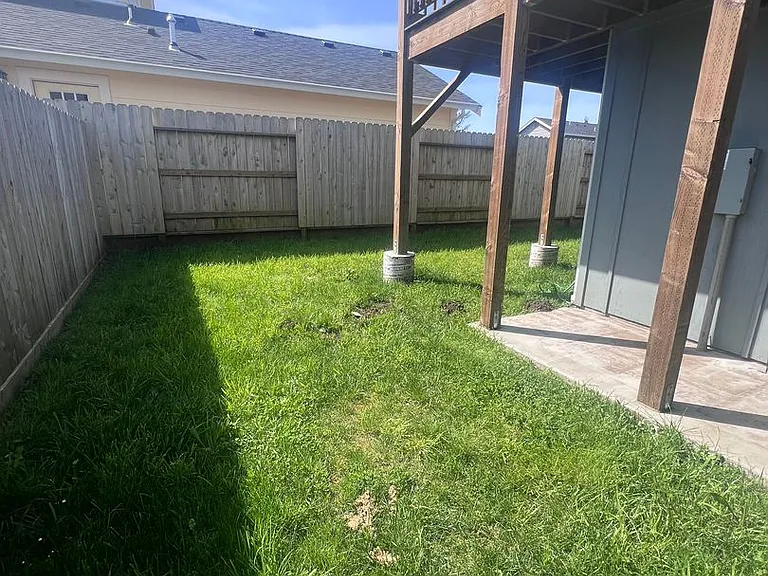 1809 Caroline Ave — Photo 22