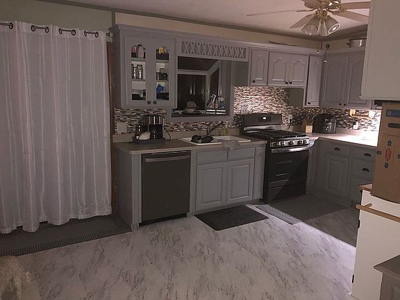 3rd image of 82 Lakeshore Dr