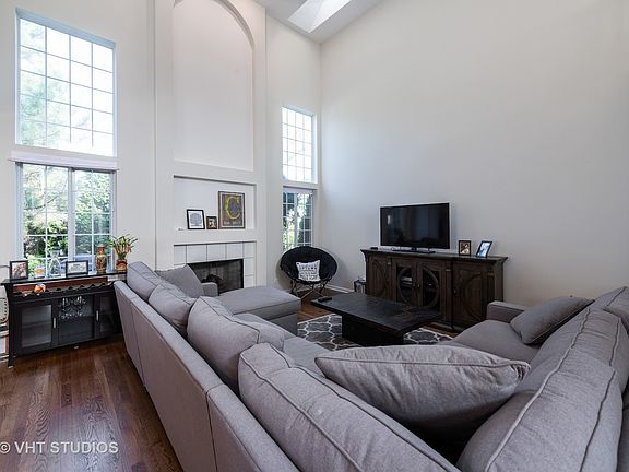 2nd image of 1091 Chesapeake Blvd