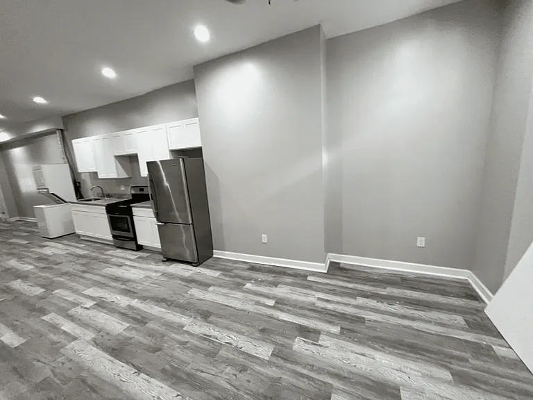200 E 22nd St #1 — Photo 10