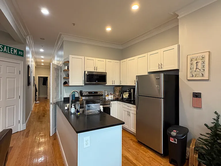 498 E Broadway #1 — Photo 3