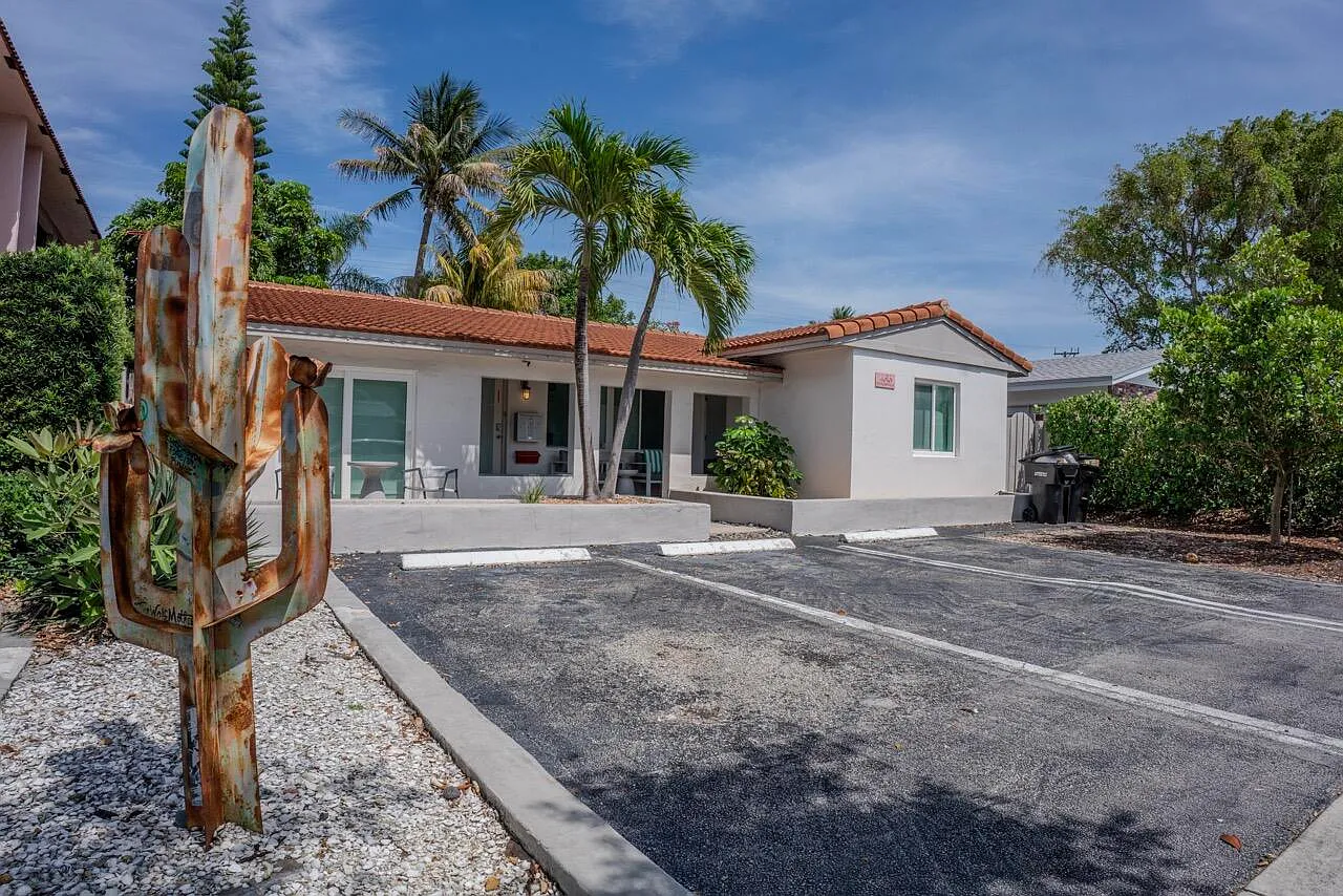 3 bed, 3.0 bath, 2074 sqft, $6,000 — Photo 4