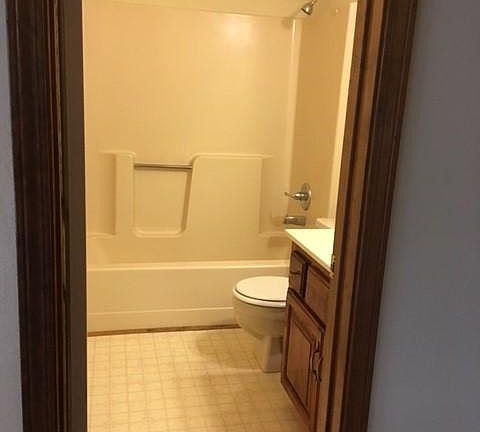 5th image of 1721 Metropolitan Ave