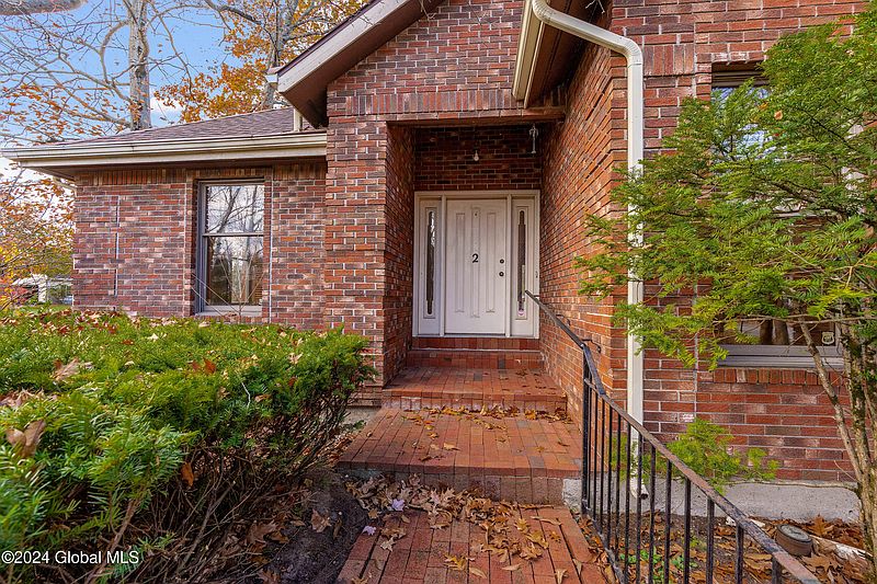 5th image of 2 Carriage Hill Drive