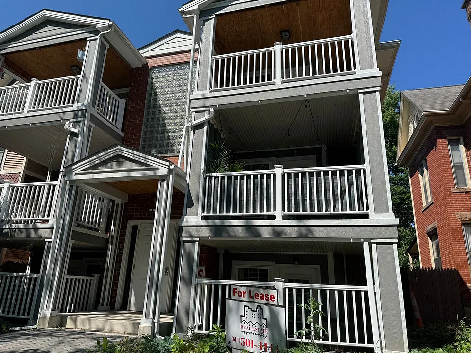 1293 Neil Ave