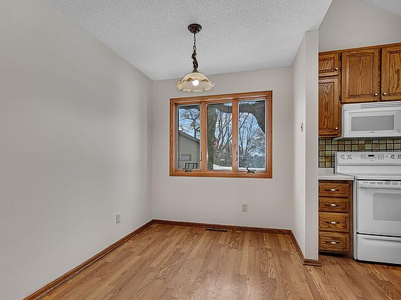 5th image of 122 Benton Oaks Dr
