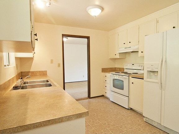 5th image of 5811 148th Pl SW