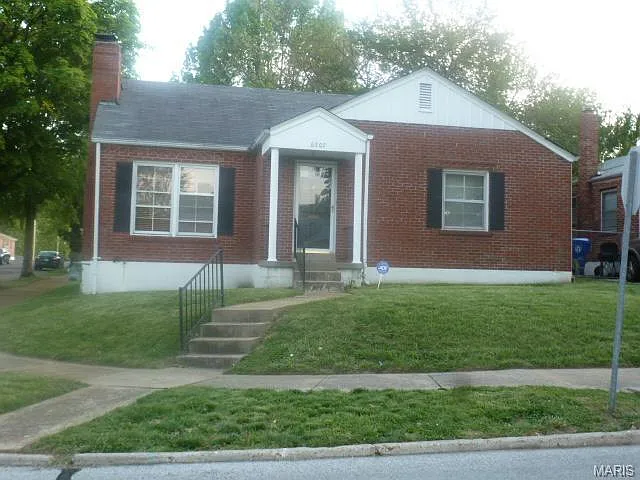 6902 Julian Ave photo 1