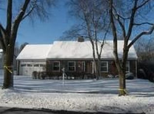 1528 Surrey Dr, Wheaton, IL 60189