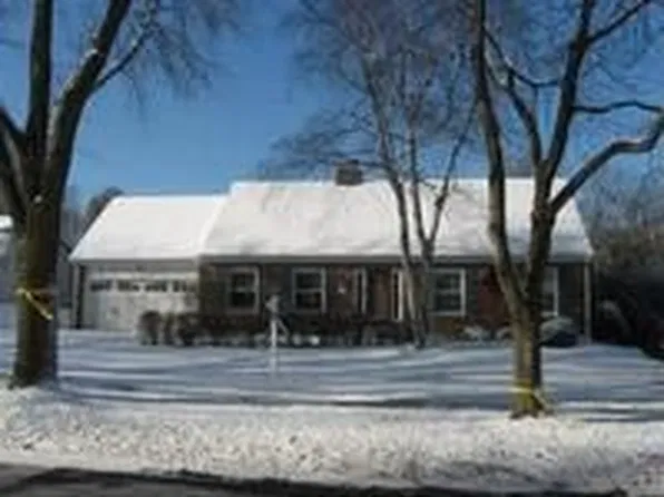 1528 Surrey Dr, Wheaton, IL 60189