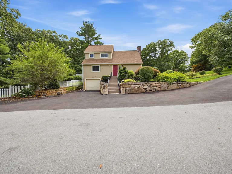 7 Sherborne Cir — Photo 2