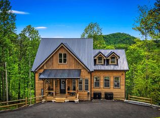 2939 Lightning Strike Dr, Sevierville, TN 37862