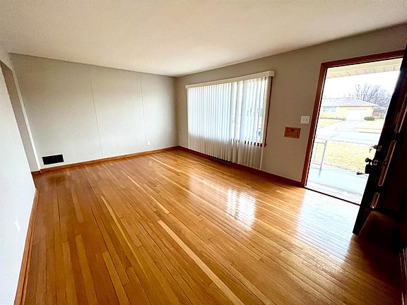 3rd image of 350 Kenyon Dr