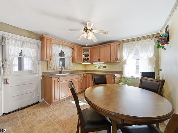 4th image of 12 Diana Rd