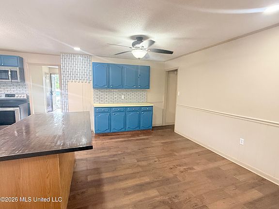 4th image of 2135 Long St