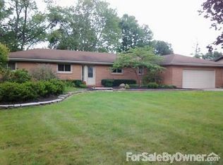 920 Crestwood Dr, Brookfield, OH 44403