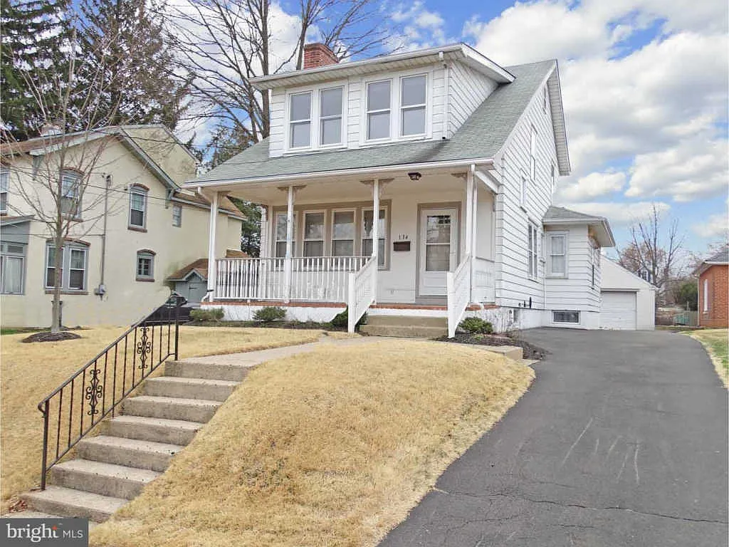 134 E Winchester Ave photo 1