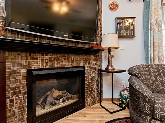 5th image of 560 Penn Ct Unit 2