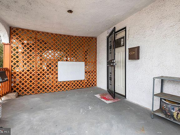 3rd image of 227 Shirley Rd