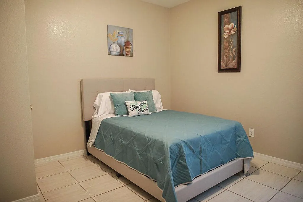 2 bed, 2.5 bath, 3000 sqft, $776 — Photo 2
