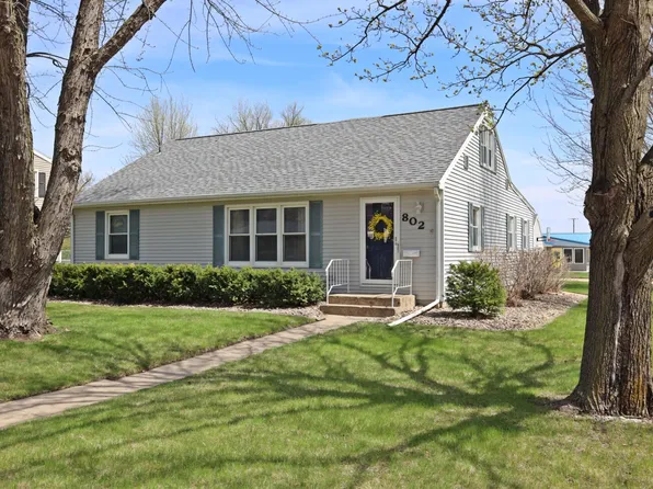 802 N 14th St, Estherville, IA 51334