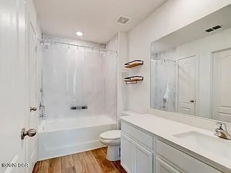 33 Pine Croft Ln — Photo 3
