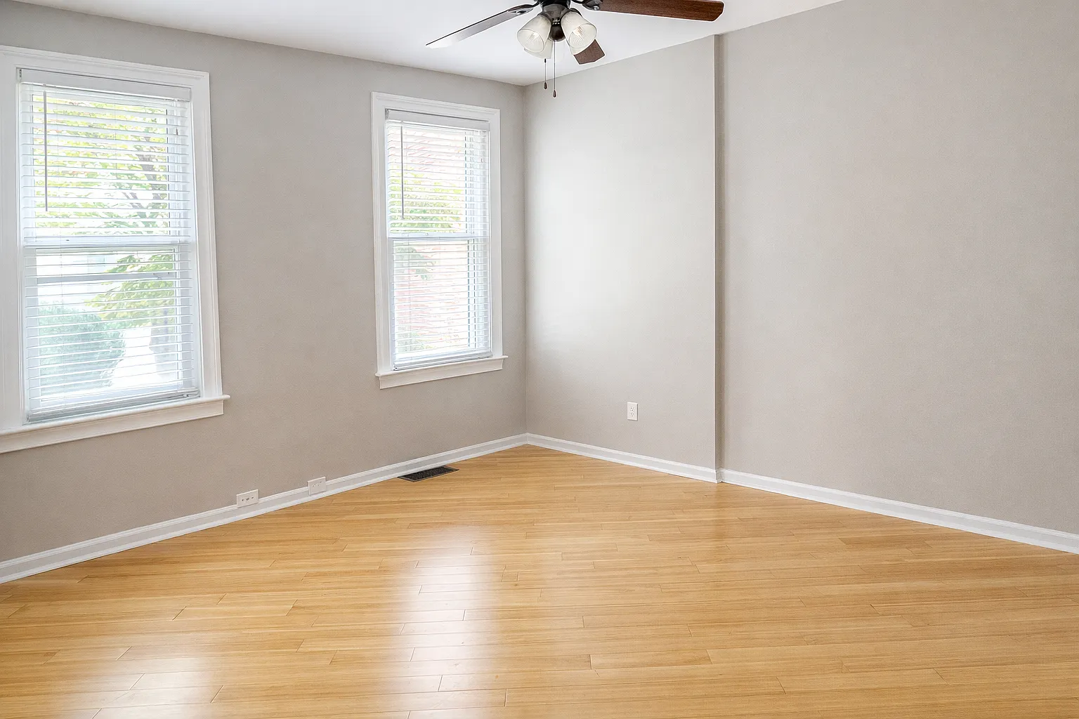 2 bed, 950 sqft, $1,905 — Photo 4