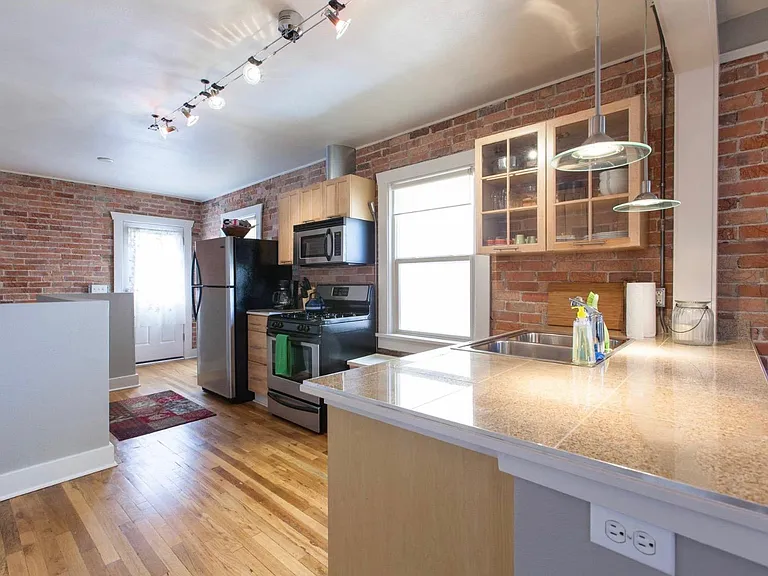 2626 W Argyle Pl — Photo 6