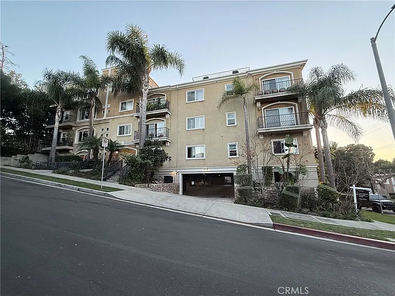 3401 S Bentley Ave #203 — Photo 31