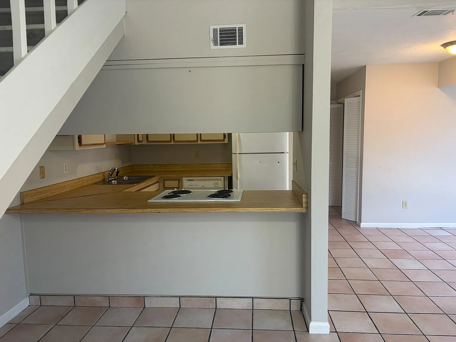 3 bed, 1110 sqft, $1,500 — Photo 3
