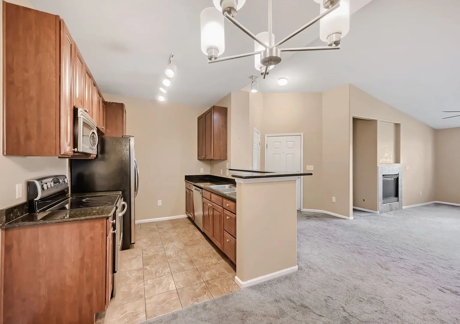 500 Off 1st Month's Rent**Beautiful 2 Bedroom/2 Bathroom Condo At Blue Sky At Vista Ridge - Avail... — Photo 2