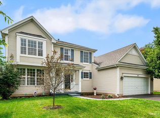 245 Belle Vue Ln, Sugar Grove, IL 60554