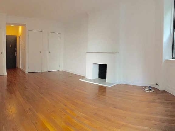 3rd image of 327 W 89th St APT 1R