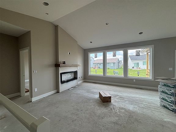 3rd image of 415 NW Ryder Dr