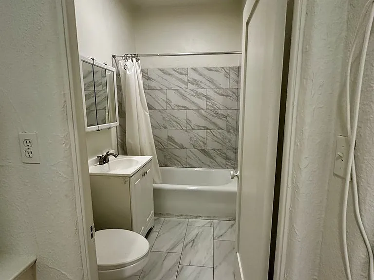 213 S Jackson St — Photo 18