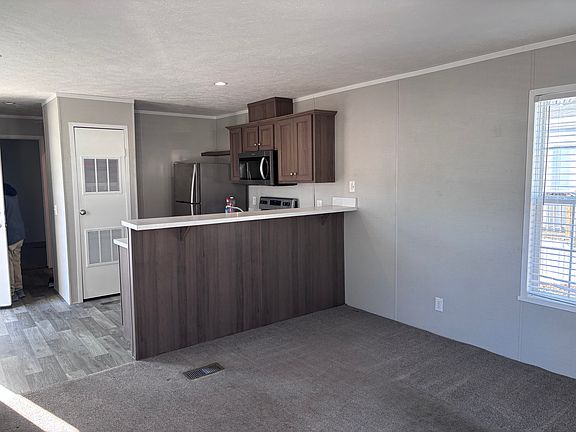5th image of 37 Pansy Dr