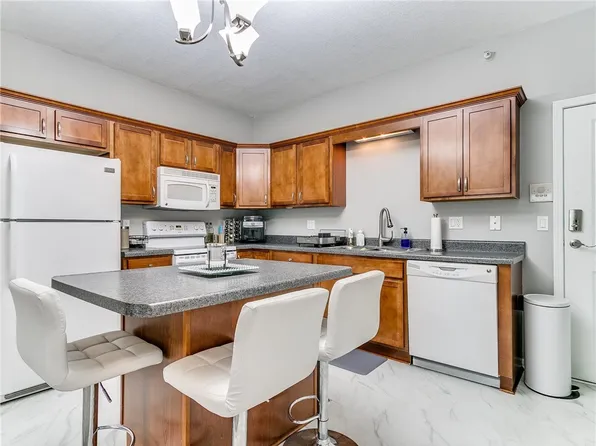 4510 Twain Cir Unit 102, Ames, IA 50014