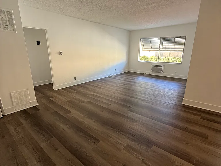 SEP-BUR APARTMENTS — Photo 4