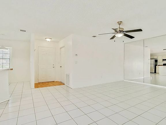 3rd image of 1420 Pleasant Oak Ln