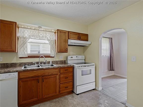 3rd image of 3939 39th St E