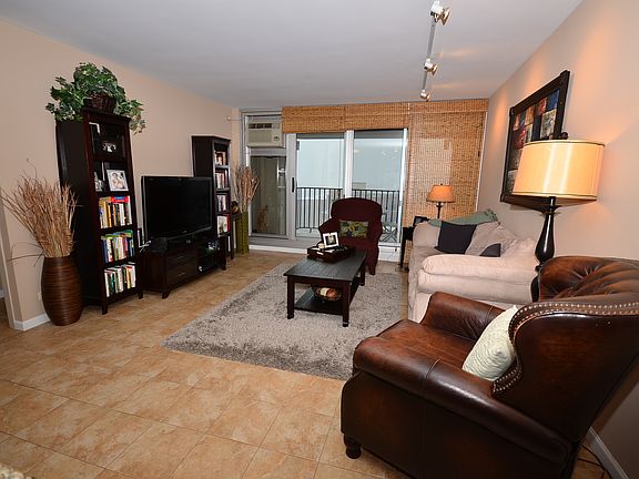 5th image of 1960 N Lincoln Park W APT 808