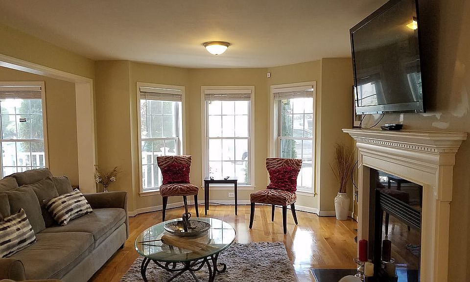 1st image of 70 Farrar Ave