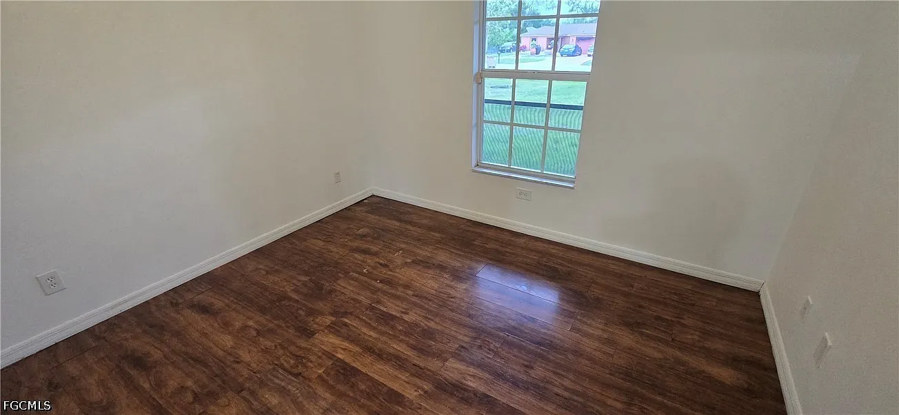 3 bed, 2.0 bath, 1218 sqft, $1,900 — Photo 3